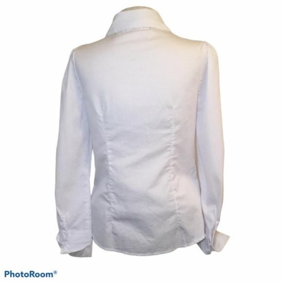 White Button Gathered Front Wing Tip Collar - Picture 2 of 13